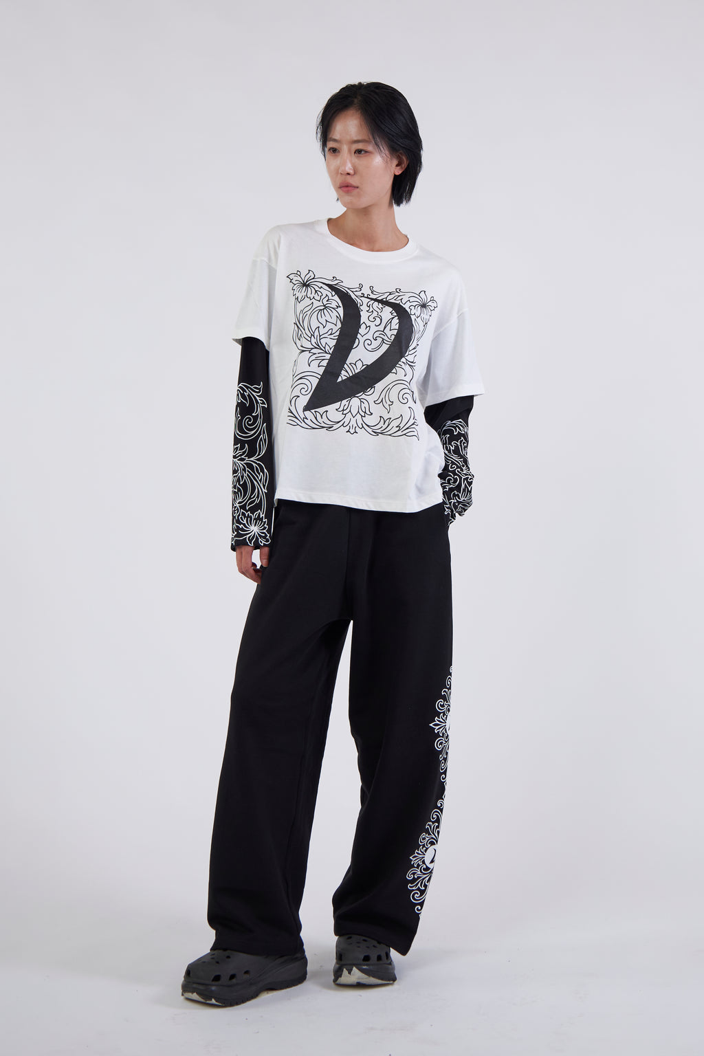 LONGSLEEVE BLACK AND WHITE