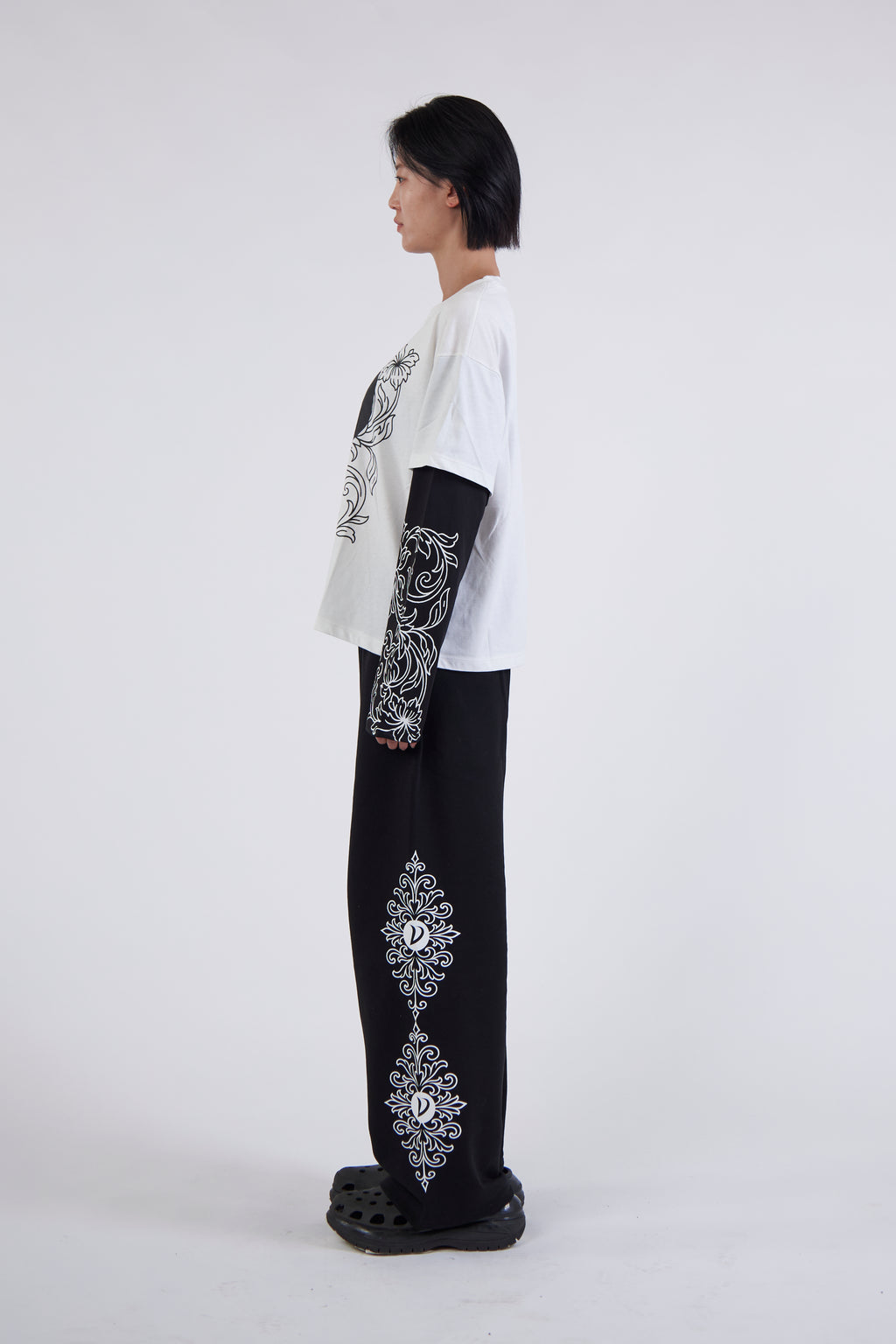 LONGSLEEVE BLACK AND WHITE