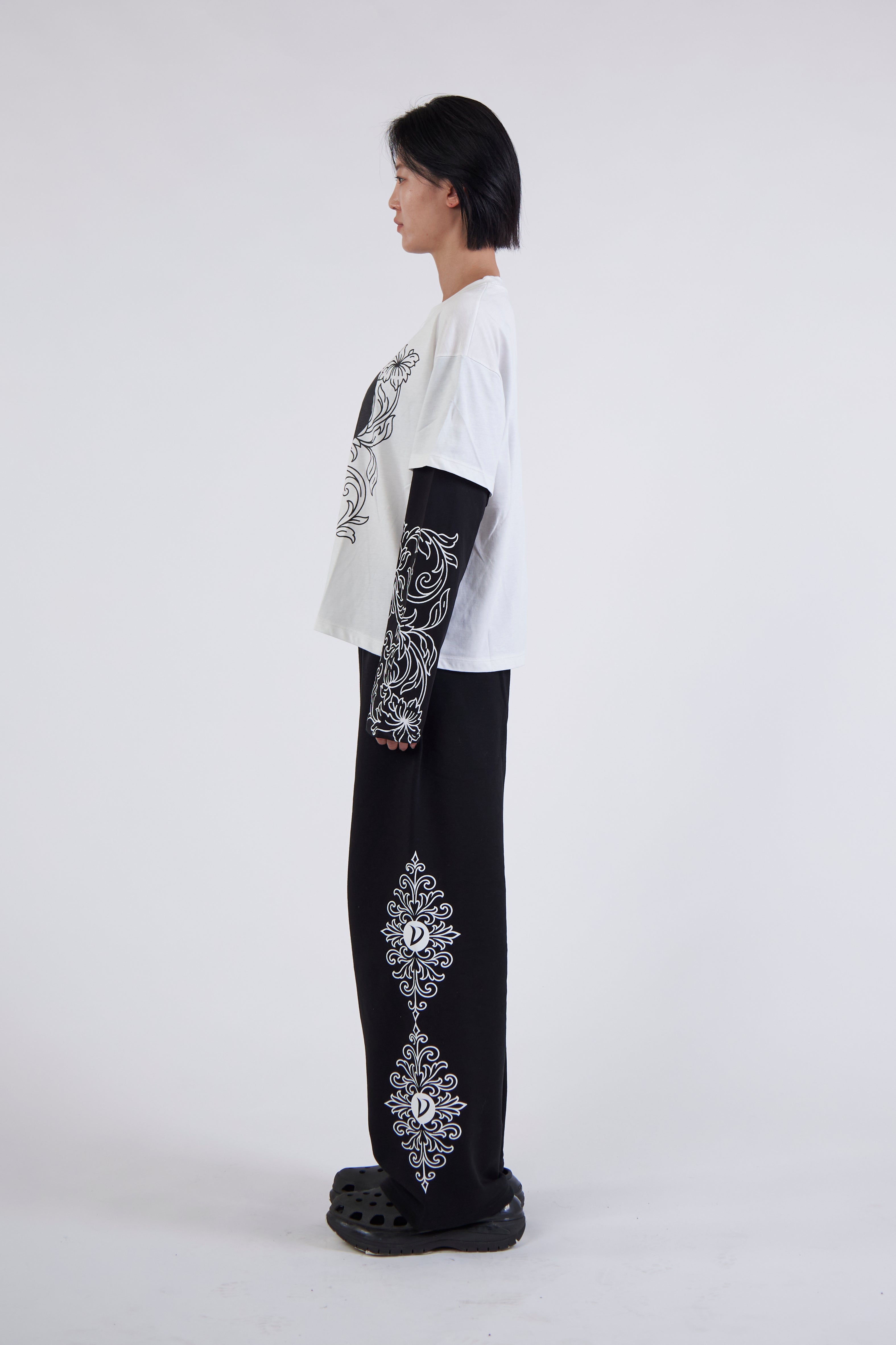 LONGSLEEVE BLACK AND WHITE